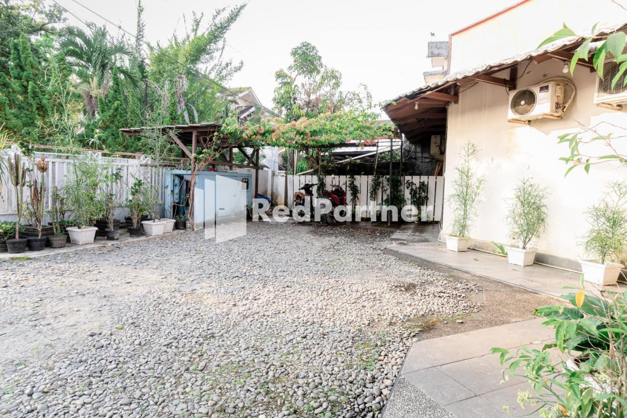 Cherry Pink Hotel Medan Mitra Reddoorz Exterior foto
