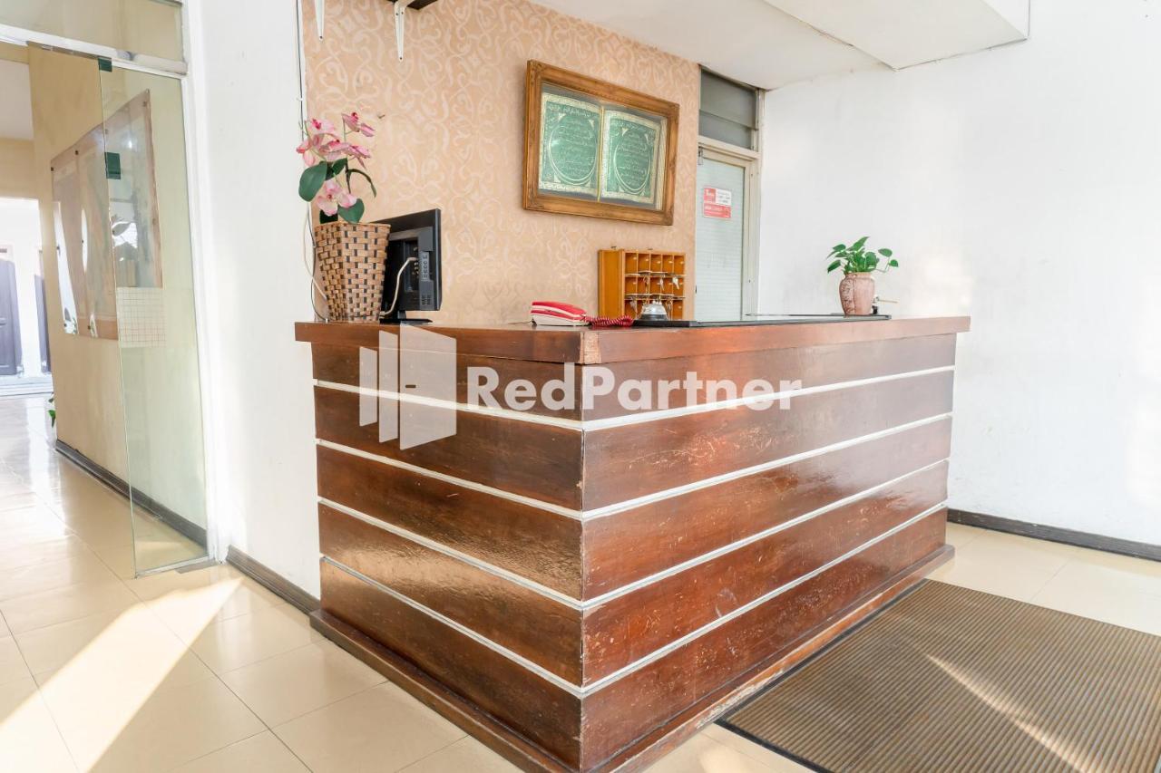 Cherry Pink Hotel Medan Mitra Reddoorz Exterior foto